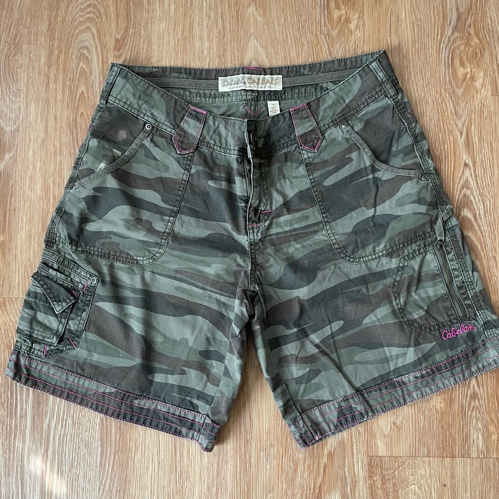 Cabela’s women’s camouflage shorts Size 12, good condition